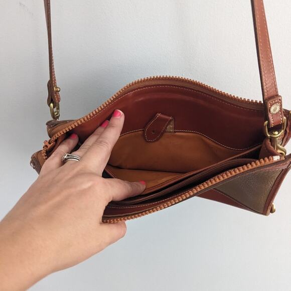 Vintage Women's Dooney And Burke 8 X 11 Crossbody Purse Bag Tan Brown Leather - Picture 4 of 11